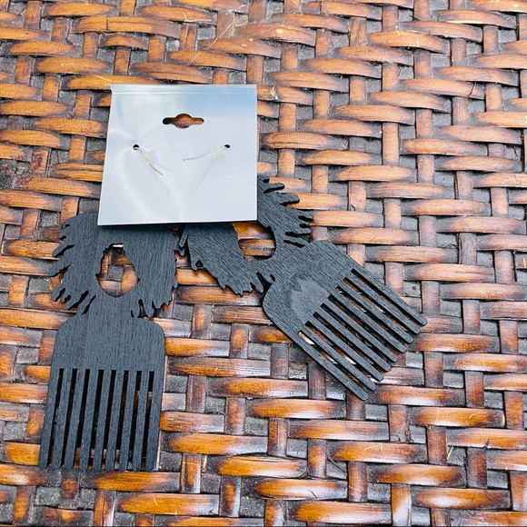 NEW Wood Afrocentric Dread Pick Earrings - Picture 2 of 3
